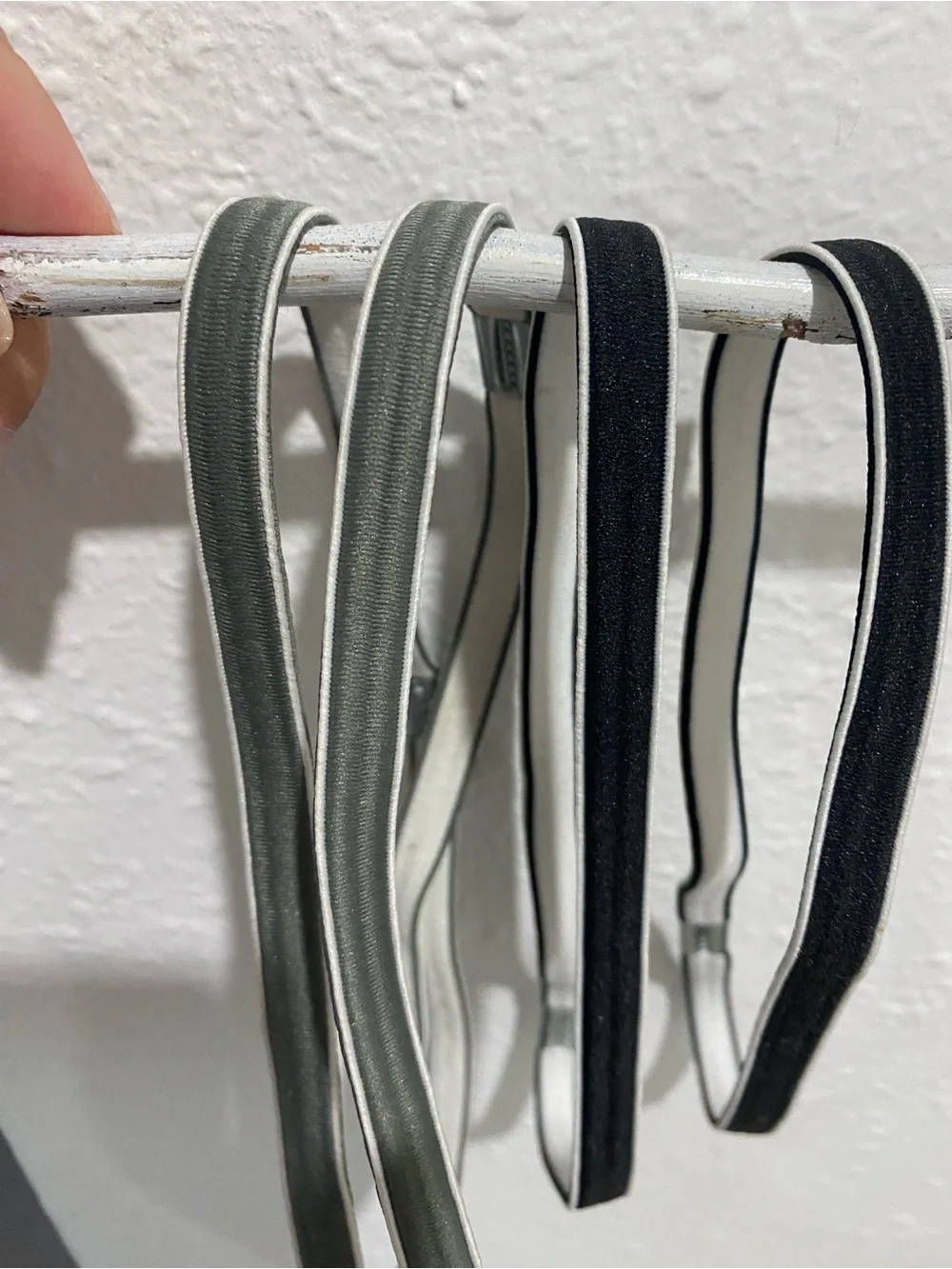 4- Set of Stretch and Reversible Sport Headbands in Green and Black and White